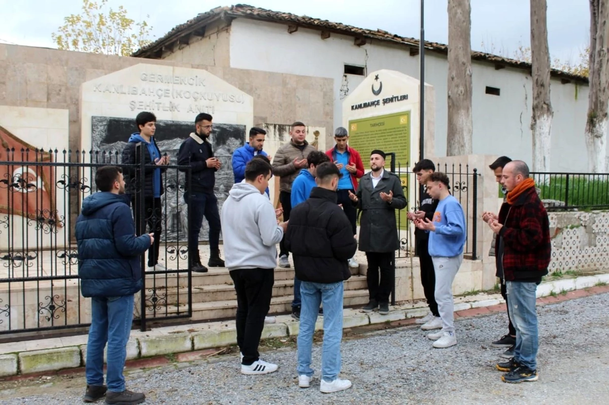 Koçarlı KYK Erkek Yurdu öğrencileri şehitlik anıtını ziyaret etti
