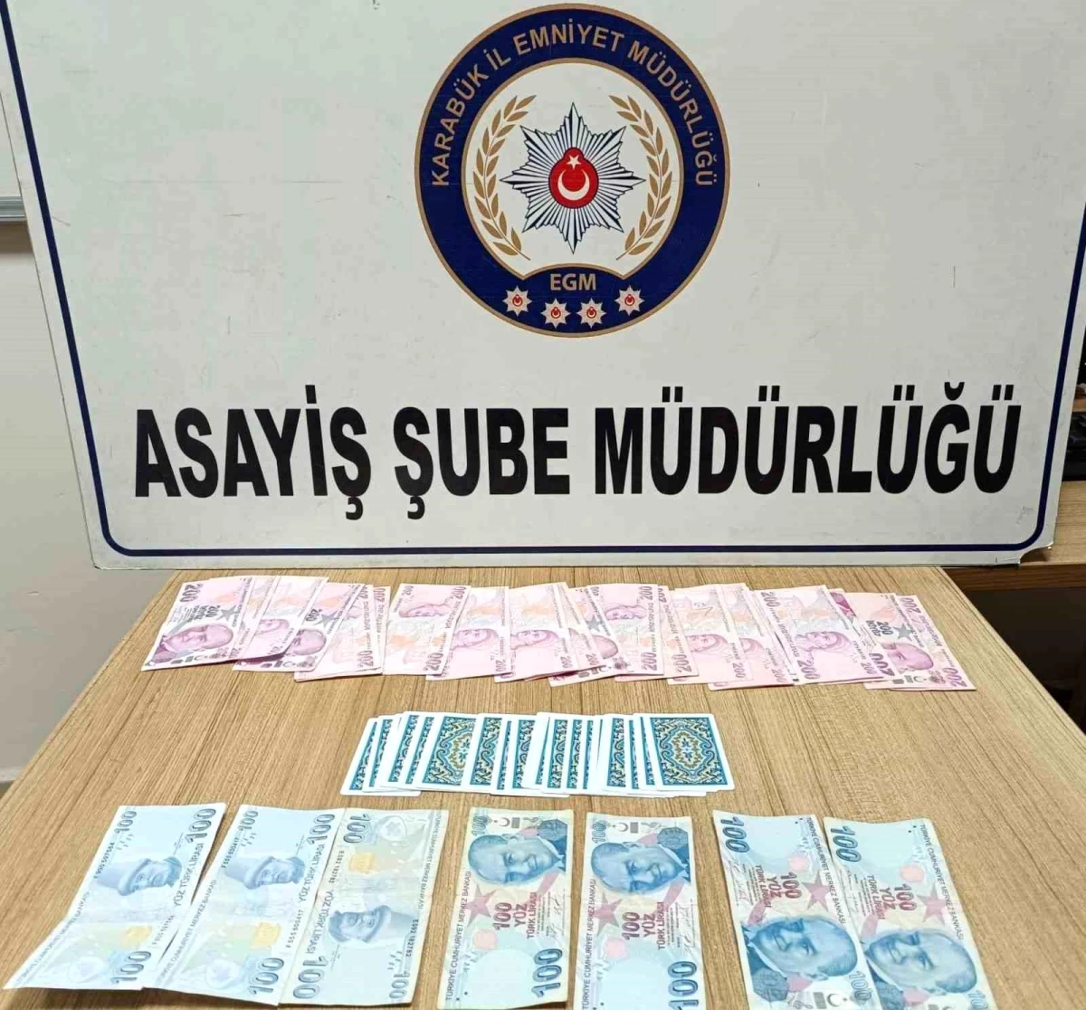 Karabük\'te kumar oynayan 5 kişiye 32 bin 125 lira ceza kesildi