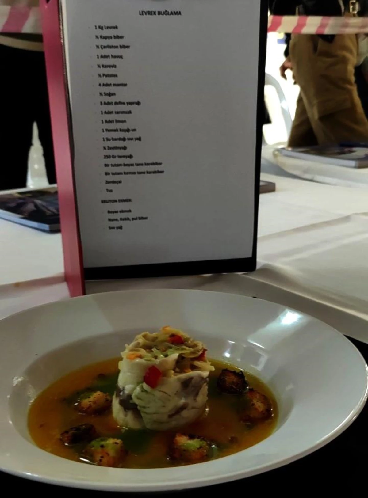 Düzce Üniversitesi Öğrencisi Modern Türk Mutfağı Yarışmasında Altın Madalya Kazandı