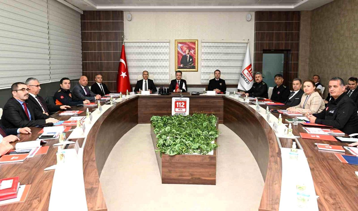 Manisa\'da 112 Acil Çağrı Merkezine yapılan çağrıların %27\'si asılsız çıktı