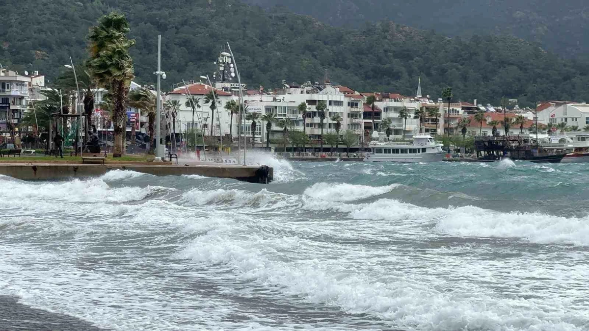 Marmaris\'te Şiddetli Lodos ve Sağanak Yağışlar