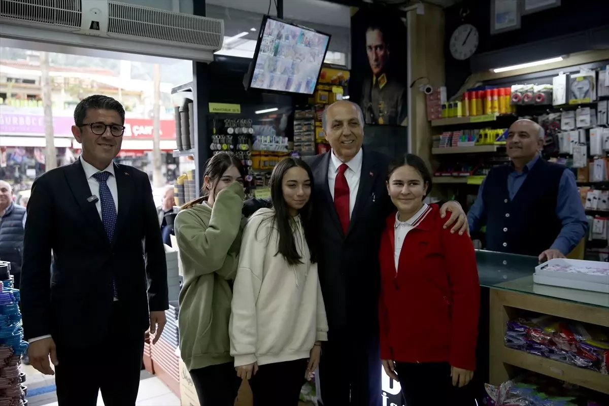 Cumhur İttifakı\'nın Muğla Büyükşehir Belediye Başkan Adayı Aydın Ayaydın, Fethiye\'de Esnaf Ziyaretlerinde Bulundu