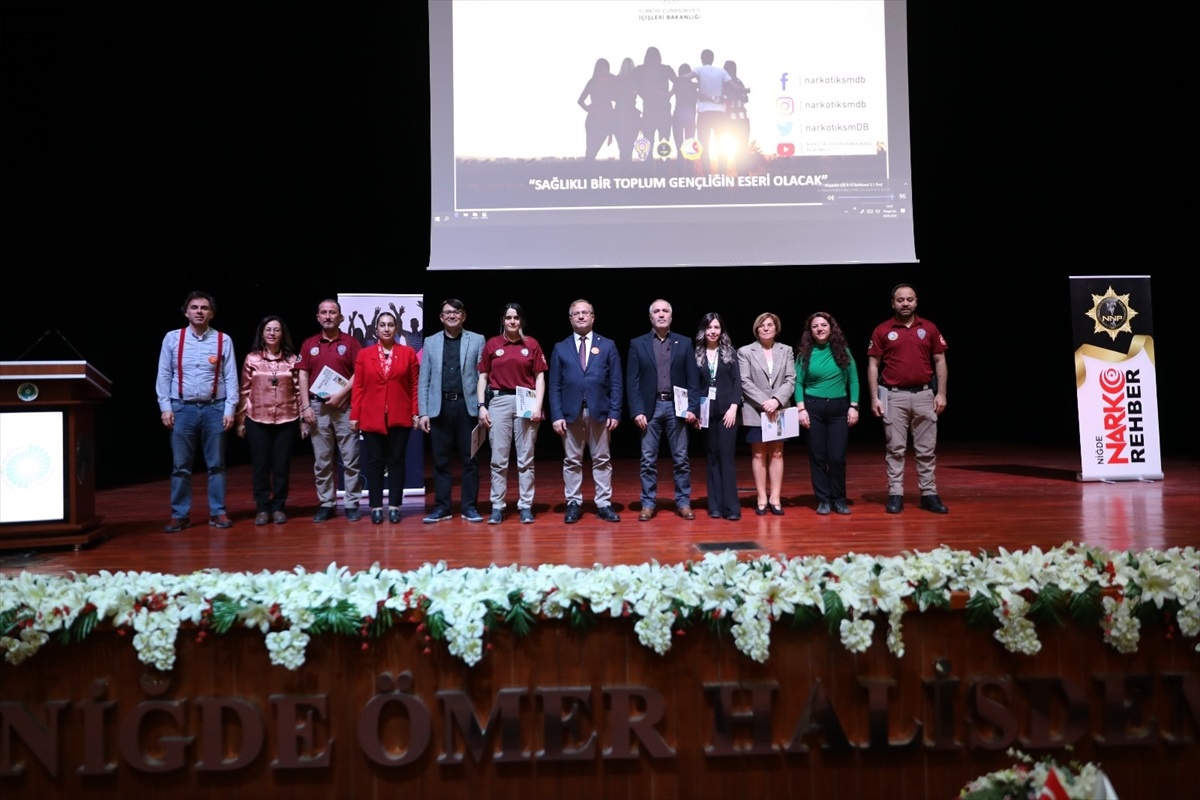 Niğde Ömer Halisdemir Üniversitesinde \'Bağımlı olma özgür ol\' semineri gerçekleştirildi