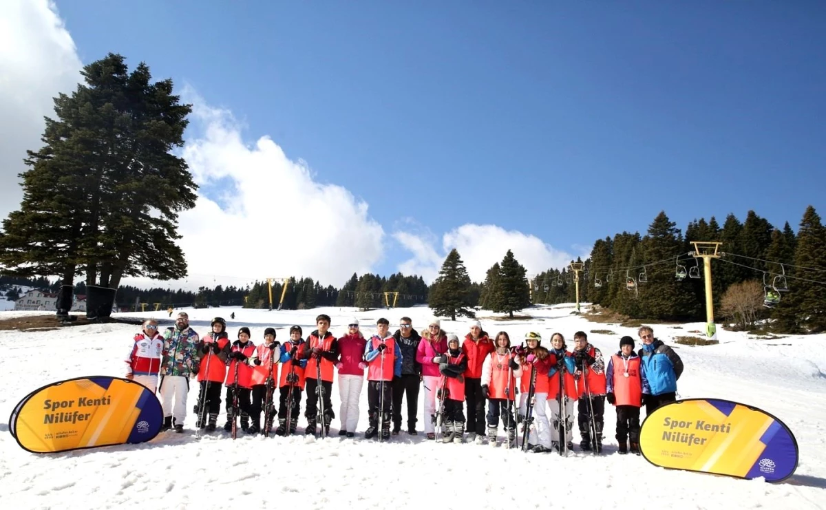 Bursa\'nın kırsal köylerindeki çocuklar Uludağ\'da kayak yapmayı öğreniyor