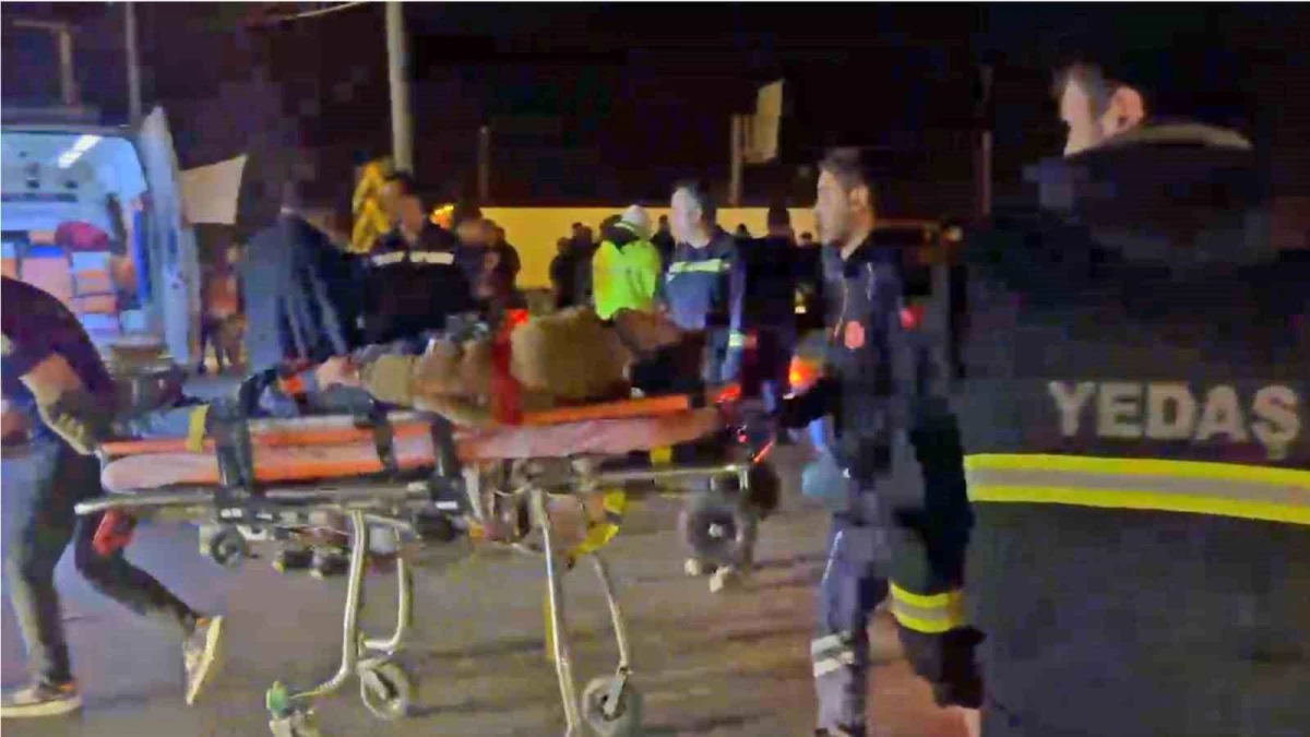 Samsun\'da 3 aracın karıştığı trafik kazasında 5 kişi yaralandı