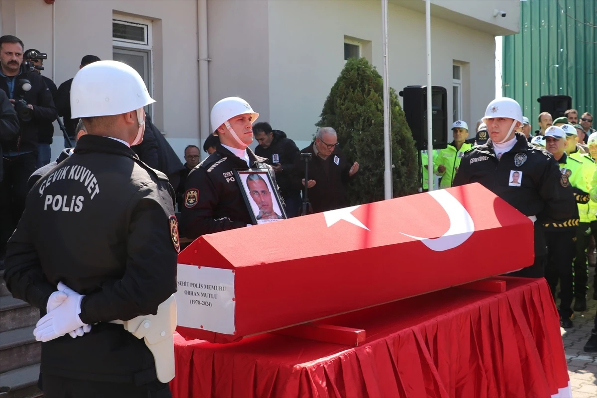 Samsun\'da kaza sonucu şehit olan polis memuru için tören düzenlendi