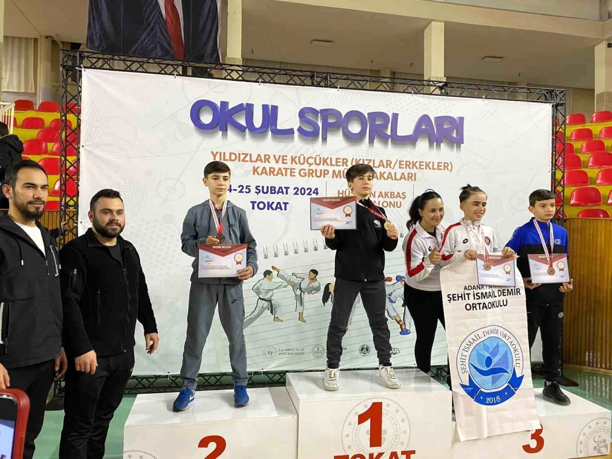 Tokat\'ta düzenlenen Okullar Arası Grup Karate Müsabakalarında Sivaslı sporcular başarılı oldu