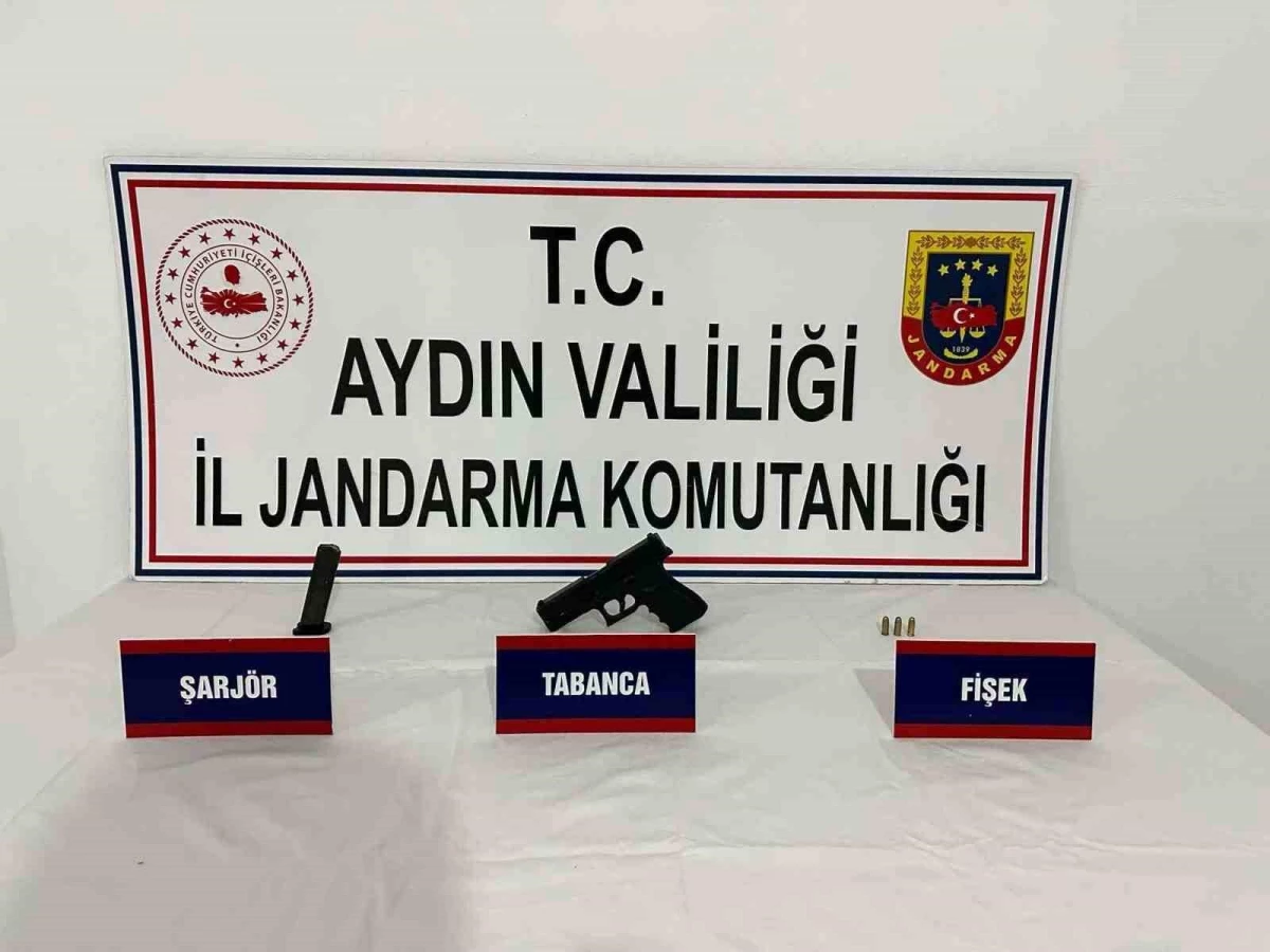 Kuşadası\'nda jandarma operasyonunda ruhsatsız tabanca ele geçirildi