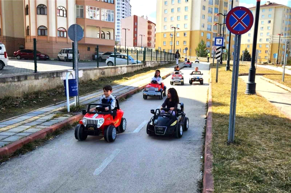 Kastamonu\'da Anaokulu Öğrencilerine Uygulamalı Trafik Eğitimi Verildi