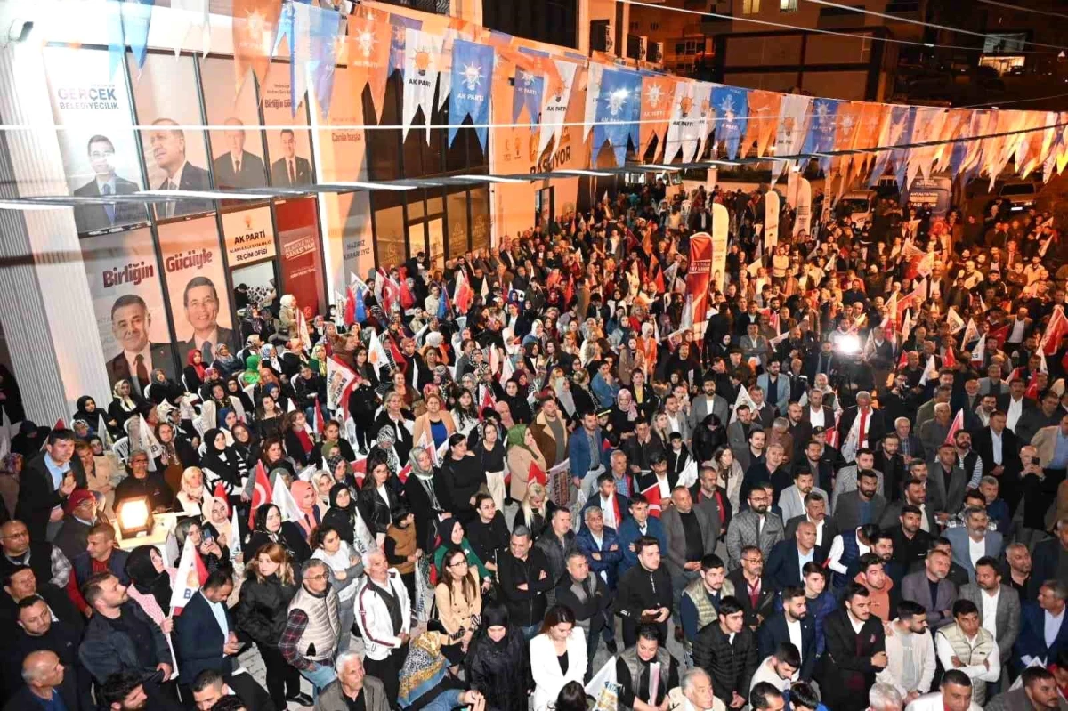 Hakan Tütüncü Alanya seçim ofisinde miting düzenledi