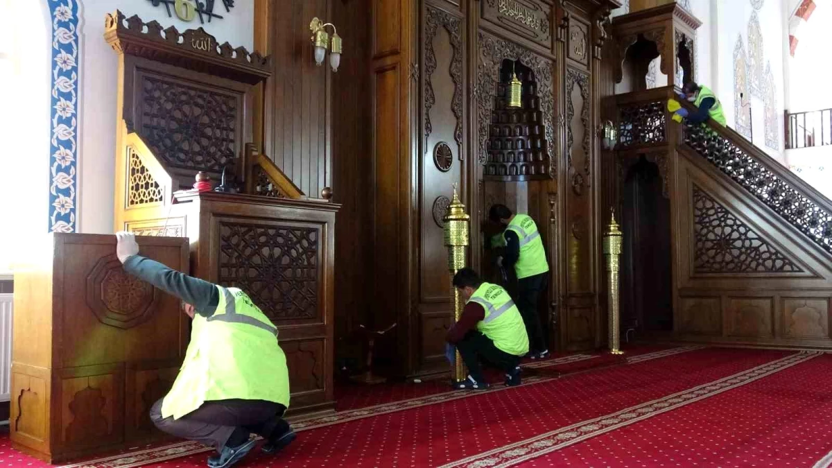 Van\'da camiler Ramazan öncesi temizleniyor