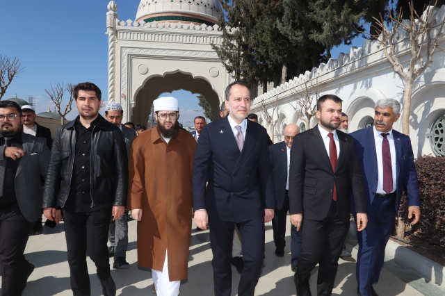 Yeniden Refah Partisi Genel Başkanı Fatih Erbakan, Menzil şeyhini ziyaret etti