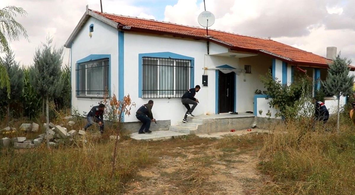 Afyonkarahisar\'da Uyuşturucu Operasyonlarında 226 Şüpheli Hakkında İşlem Yapıldı