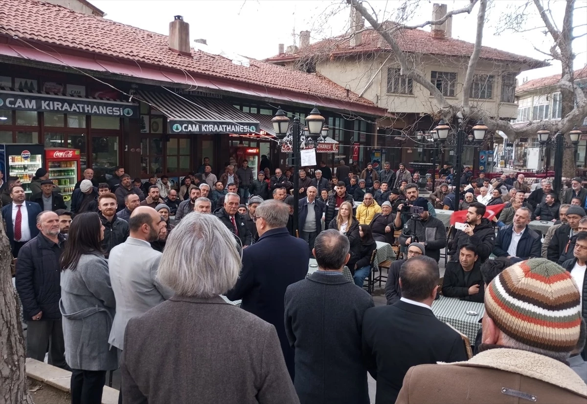 Ahmet Davutoğlu, Yalvaç\'ta partisinin adayını tanıttı