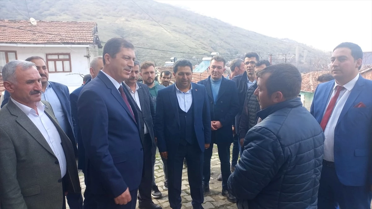 AK Parti Milletvekili Mustafa Arslan, yangında evleri kullanılmaz hale gelen aileyi ziyaret etti