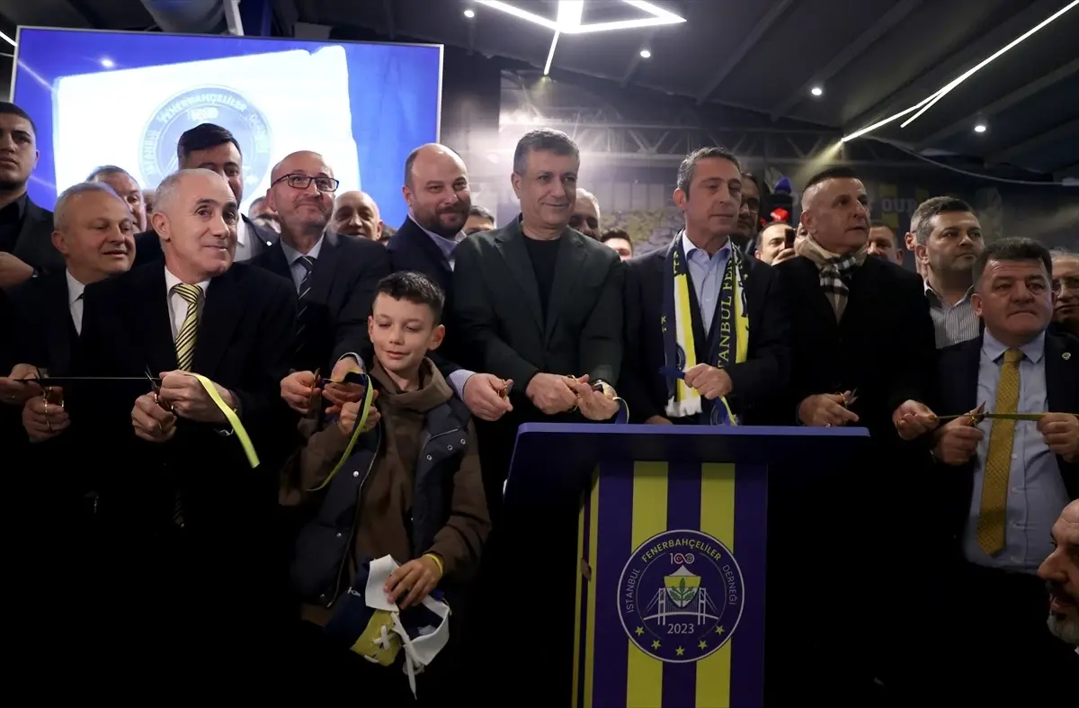 Ali Koç, İstanbul Fenerbahçeliler Derneği\'nin açılışını gerçekleştirdi