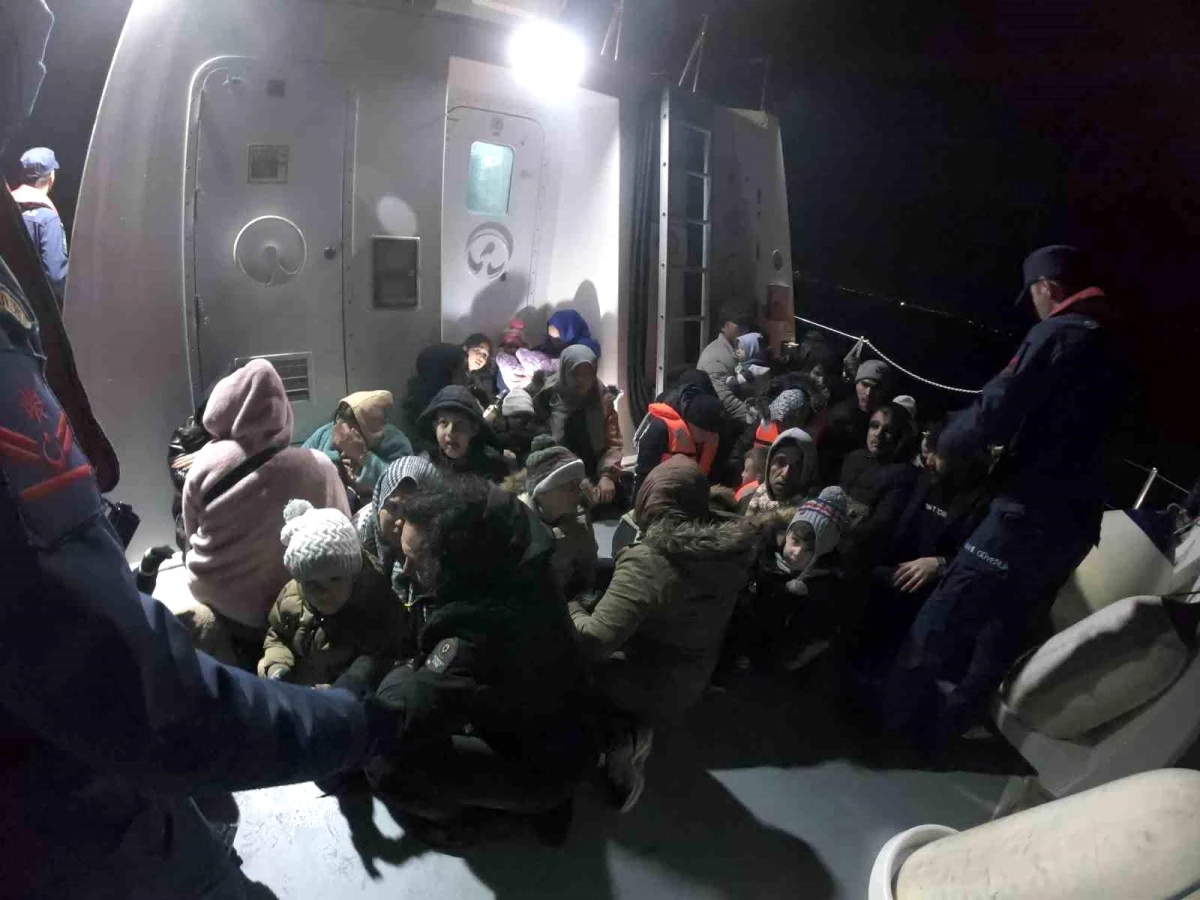 Aydın\'da Yunanistan tarafından geri itilen 51\'i çocuk 115 düzensiz göçmen kurtarıldı