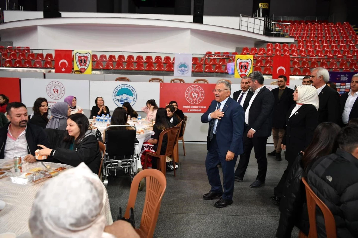 Başkan Büyükkılıç\'tan Kayseri\'de bir ilk: Kuaför Güzellik Fuarı