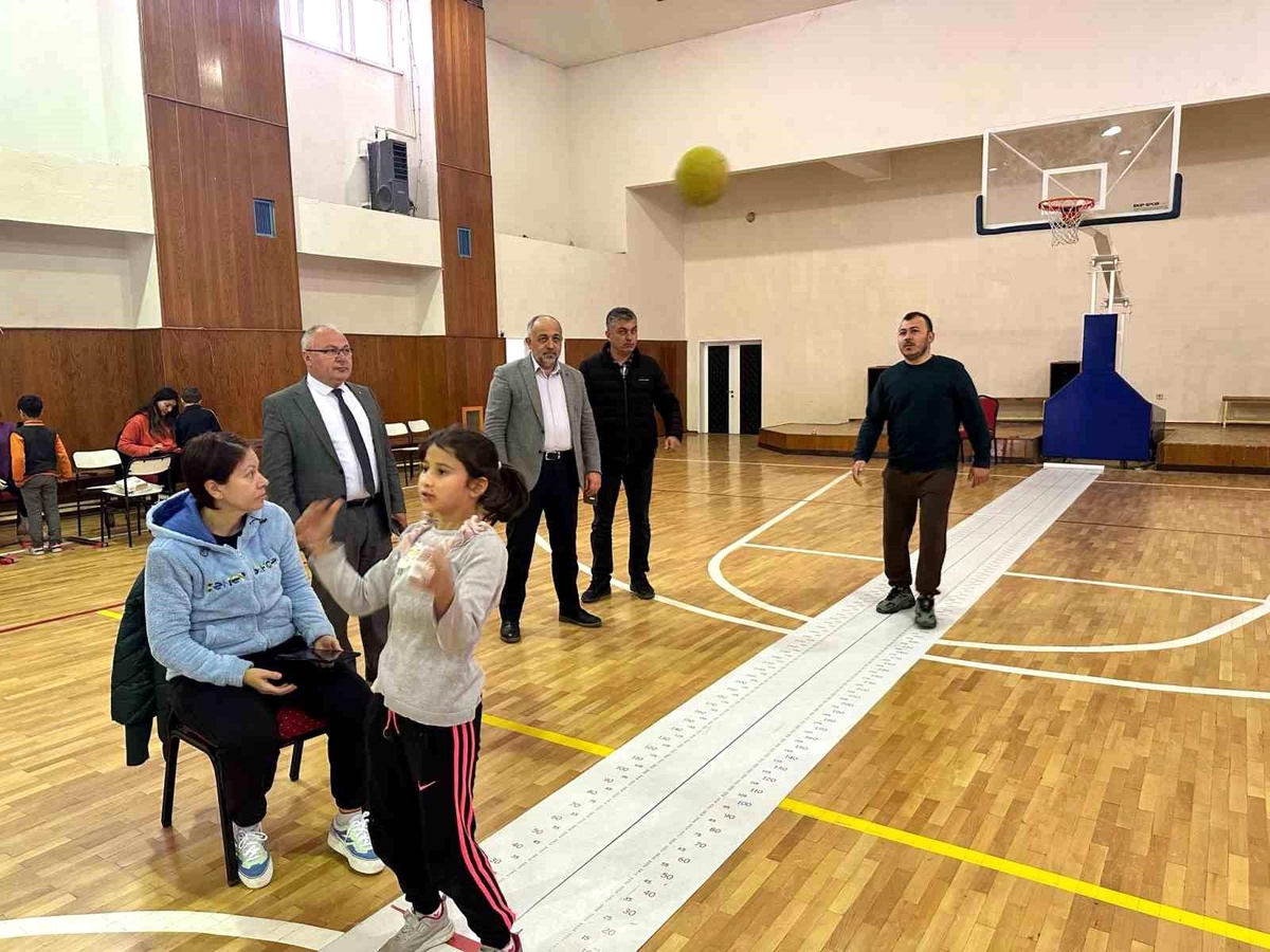 Bolvadin\'de Öğrenciler Yetenek Taramasından Geçti