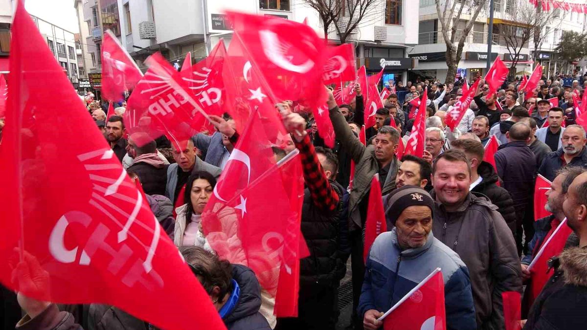 CHP Genel Başkanı Özgür Özel Uşak\'ta Aday Tanıtım Toplantısı Gerçekleştirdi