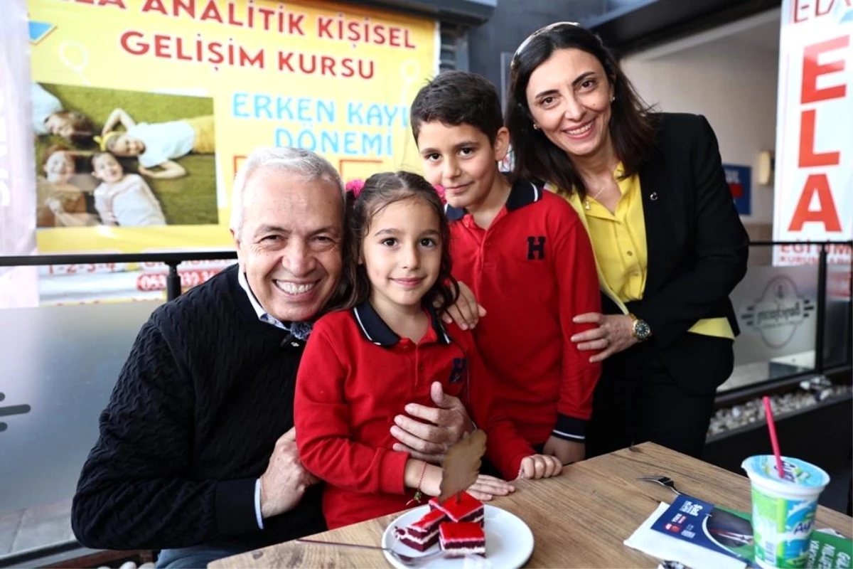 Nilüfer Belediye Başkan Adayı Şadi Özdemir, çocukların yoğun ilgisiyle karşılaştı