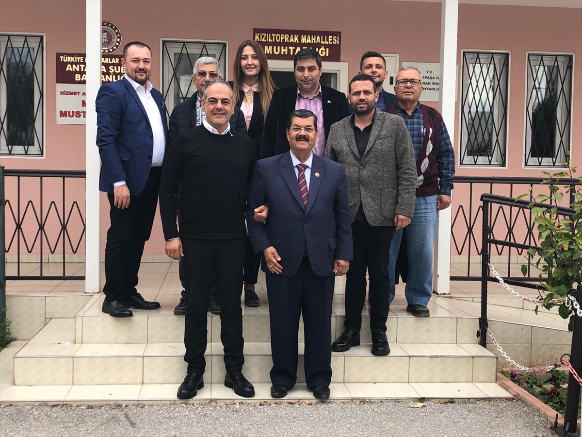 Özdemir Manavoğlu, seçim çalışmaları kapsamında kadınlarla ve öğrencilerle bir araya geldi