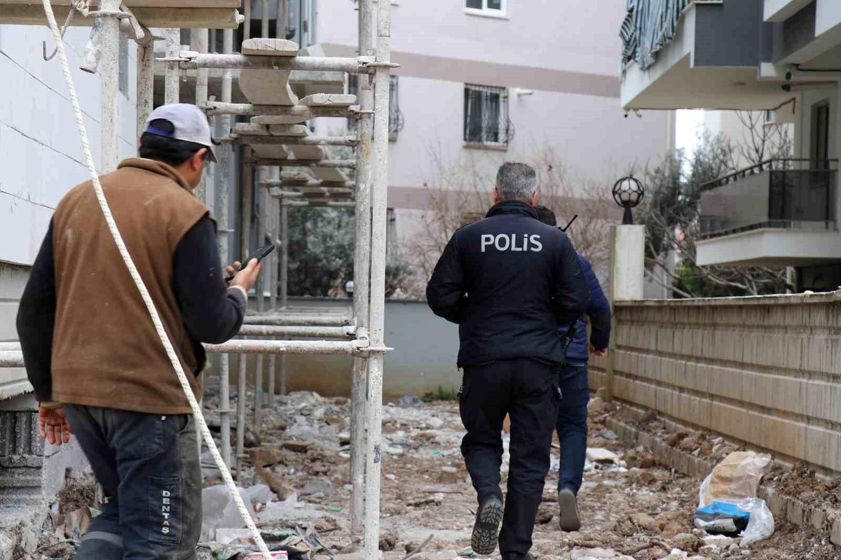 Denizli\'de inşaat işçisi asansör boşluğuna düşerek ağır yaralandı