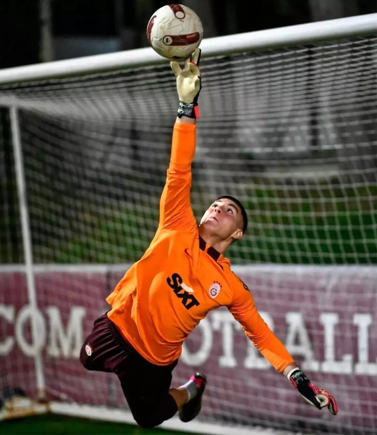 Galatasaray\'ın genç kalecisi Enes Emre Büyük, A Takım\'da oynamak istiyor