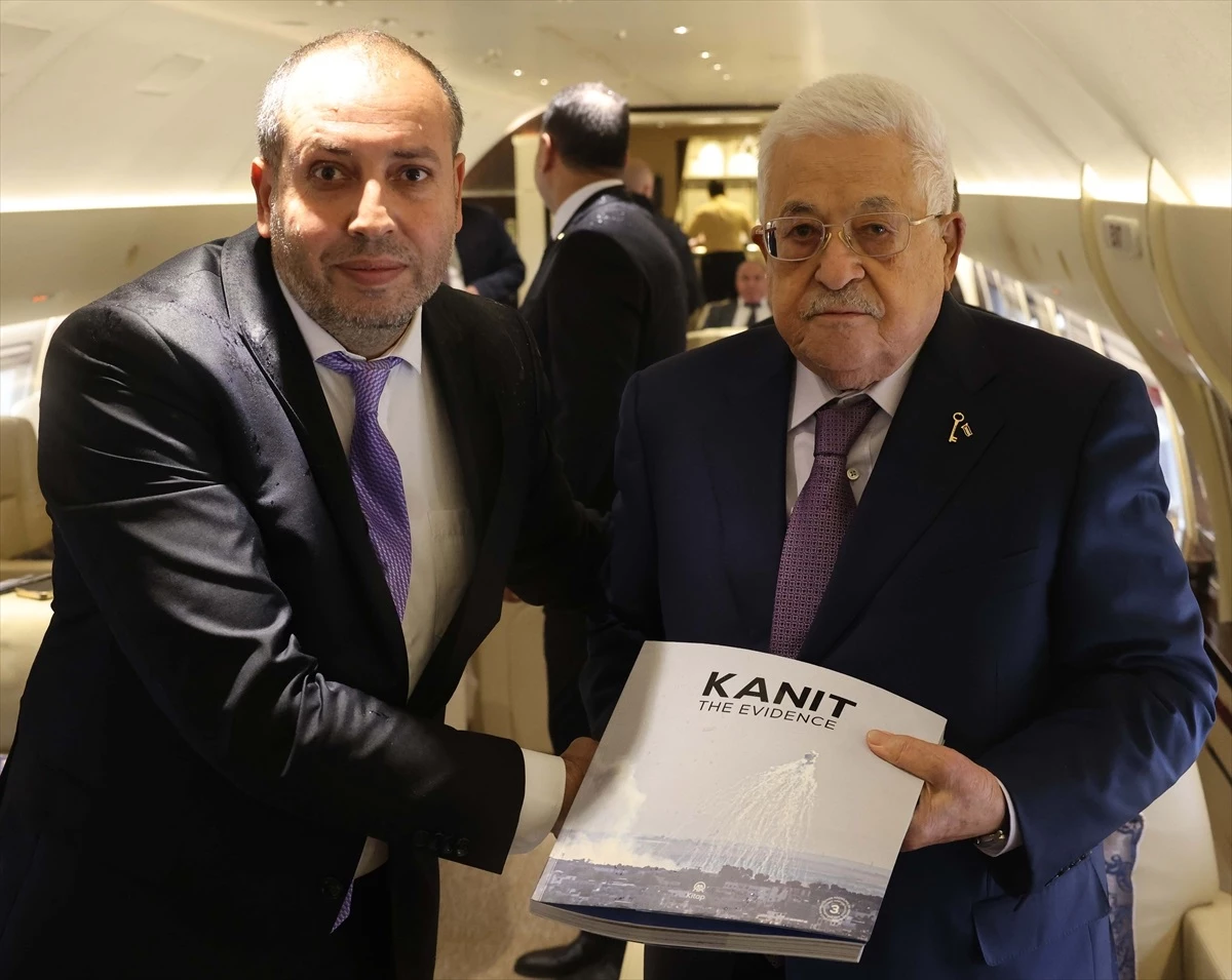 Filistin Devlet Başkanı Abbas, İsrail\'in Gazze saldırılarını belgeleyen \'Kanıt\' kitabını inceledi