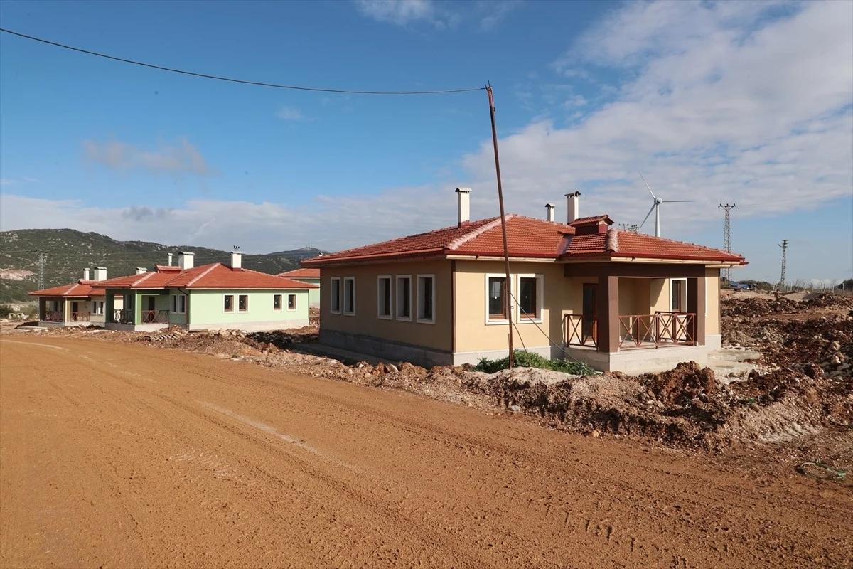 Hatay Valisi Mustafa Masatlı, Yayladağı ilçesinde köy evlerini inceledi