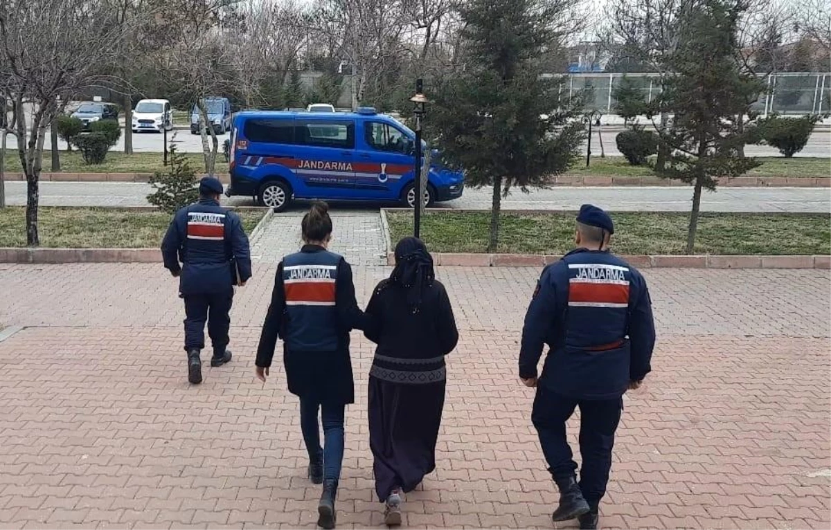 Aksaray\'da hırsızlık suçundan aranan kadın yakalandı