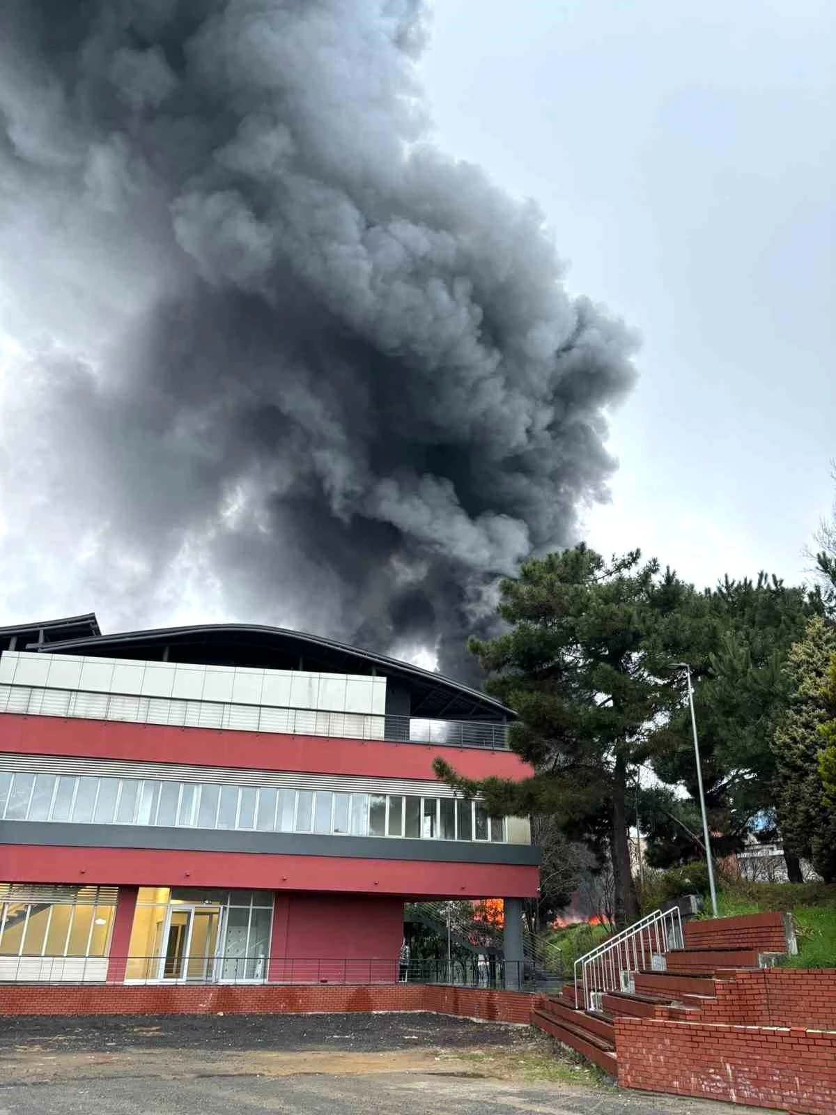 İTÜ Maslak Kampüsünde İnşaat Alanında Yangın Çıktı