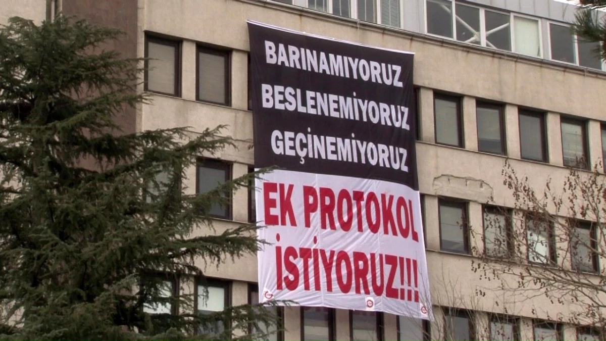 Kadıköy Belediyesi İşçileri Maaş ve Yemek Paraları İçin Eylem Yaptı