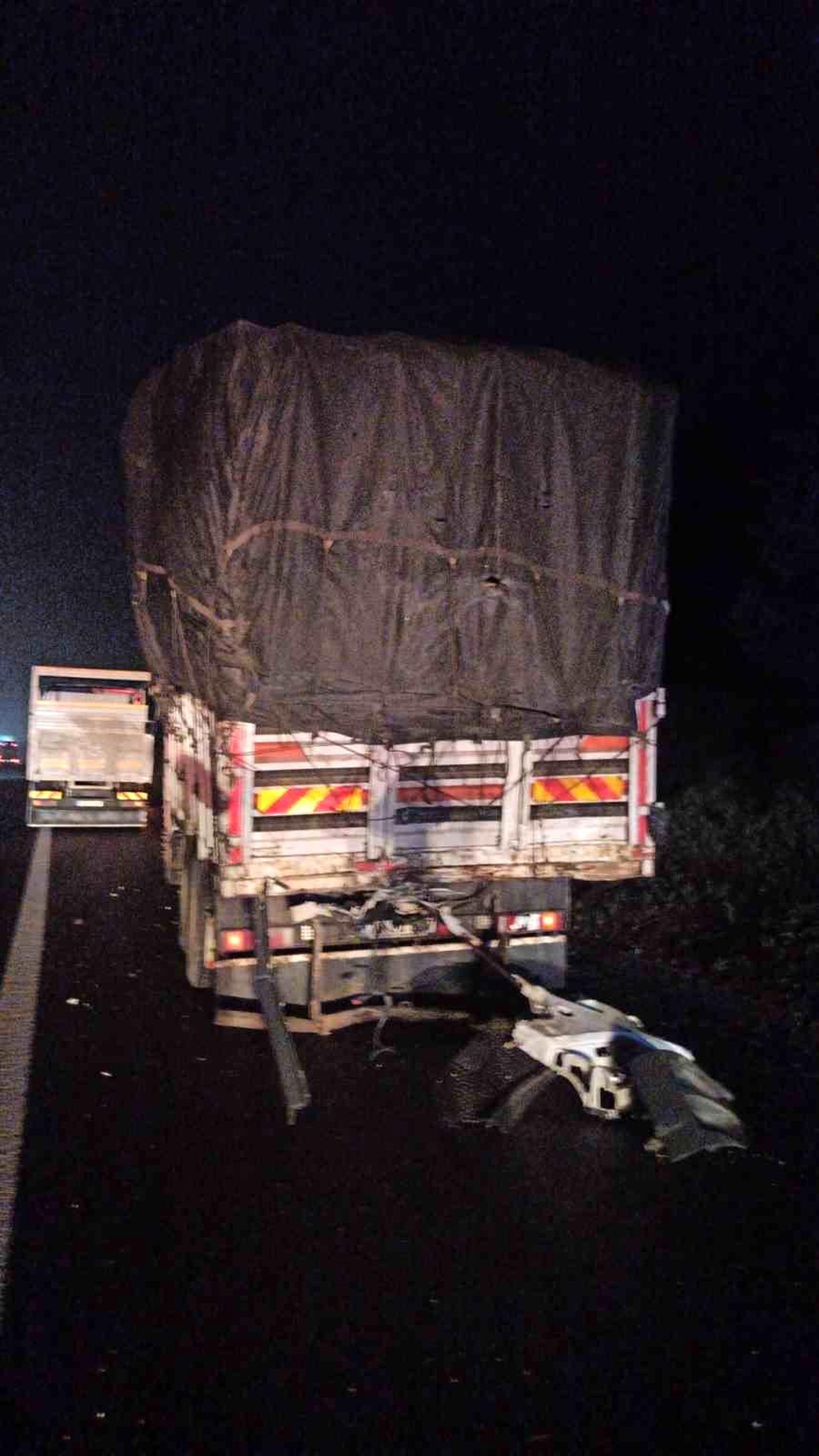 Düzce\'de trafik kazasında tır sürücüsü hayatını kaybetti