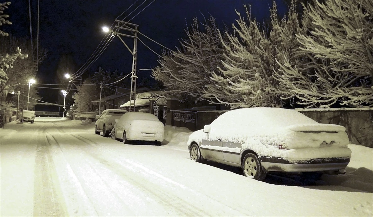 Kars\'ta Kar Yağışı Etkisini Sürdürüyor