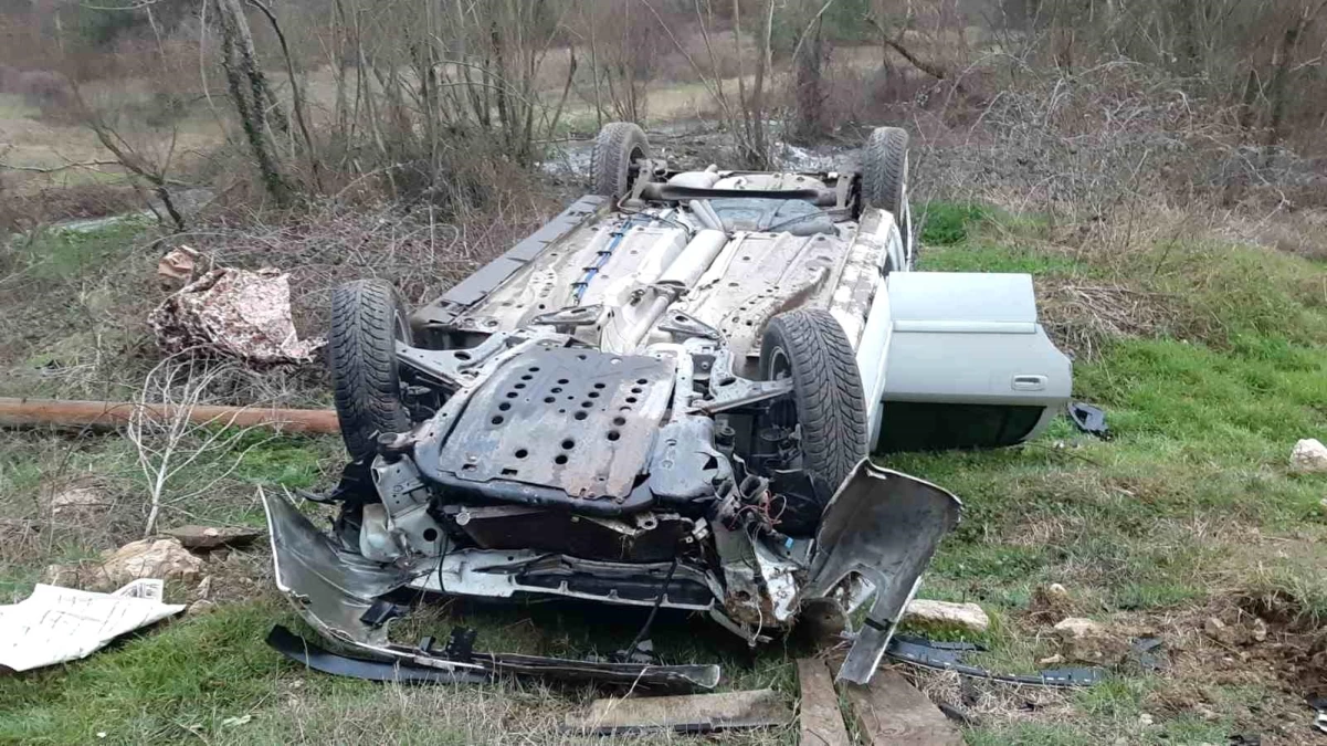 Mudurnu\'da Otomobil Şarampole Yuvarlandı: Sürücü Yaralandı
