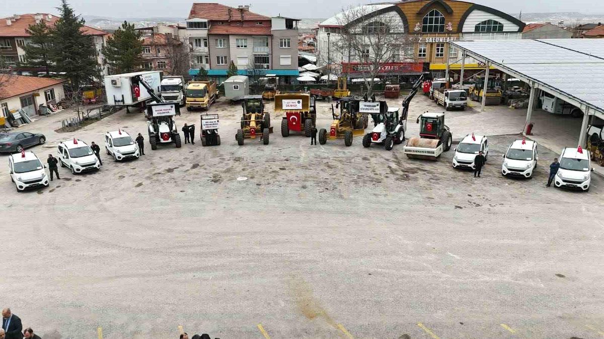 Kütahya İl Özel İdaresi, altyapı hizmetlerini iyileştirmek için yeni iş makineleri aldı