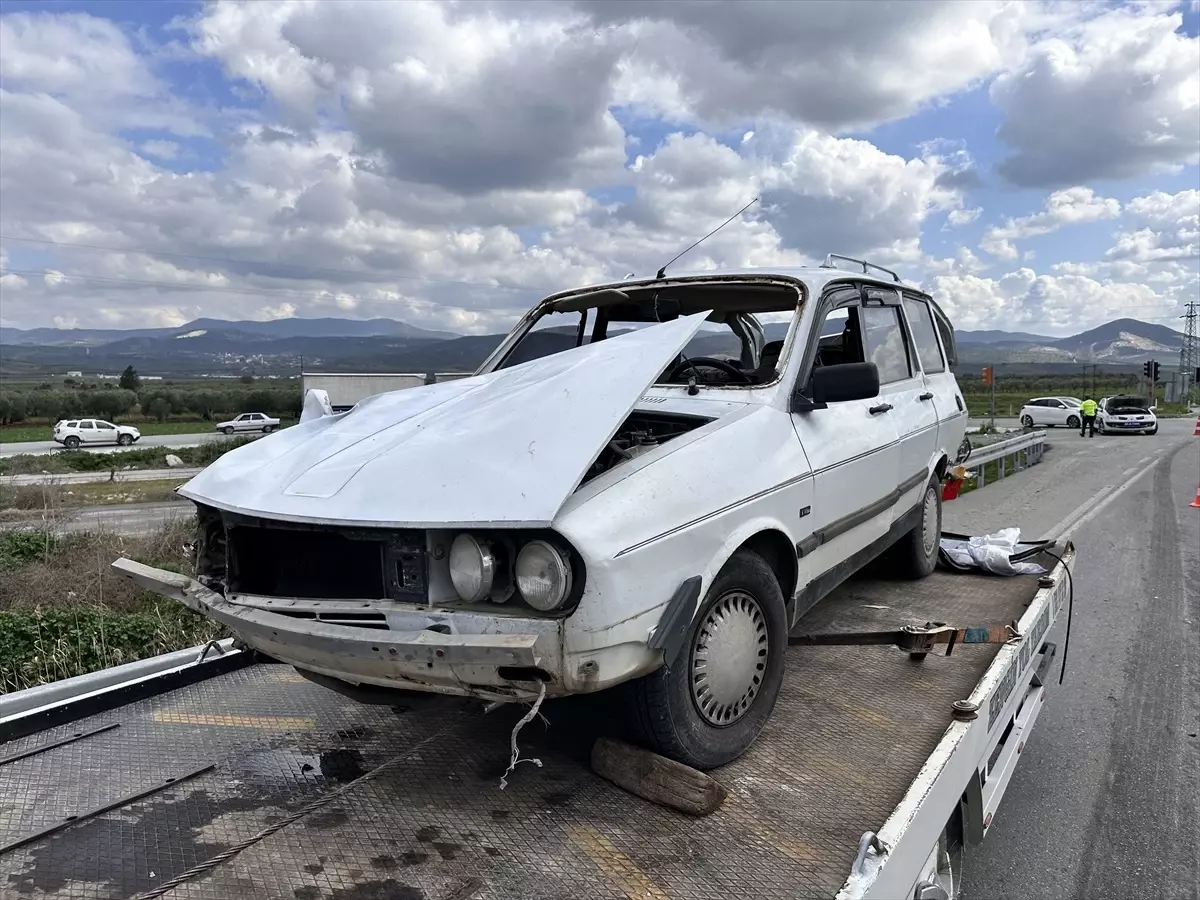 Manisa\'da tırla çarpışan otomobilin sürücüsü hayatını kaybetti