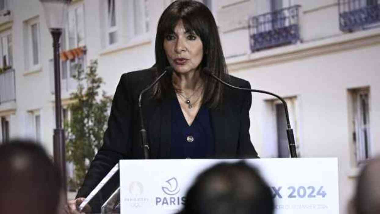 Paris Belediye Başkanı Hidalgo'ya yönelik yolsuzluk soruşturması kapsamında belediye binasına baskın Paris Belediye Başkanı Hidalgo'ya yönelik yolsuzluk soruşturması kapsamında belediye binasına baskın