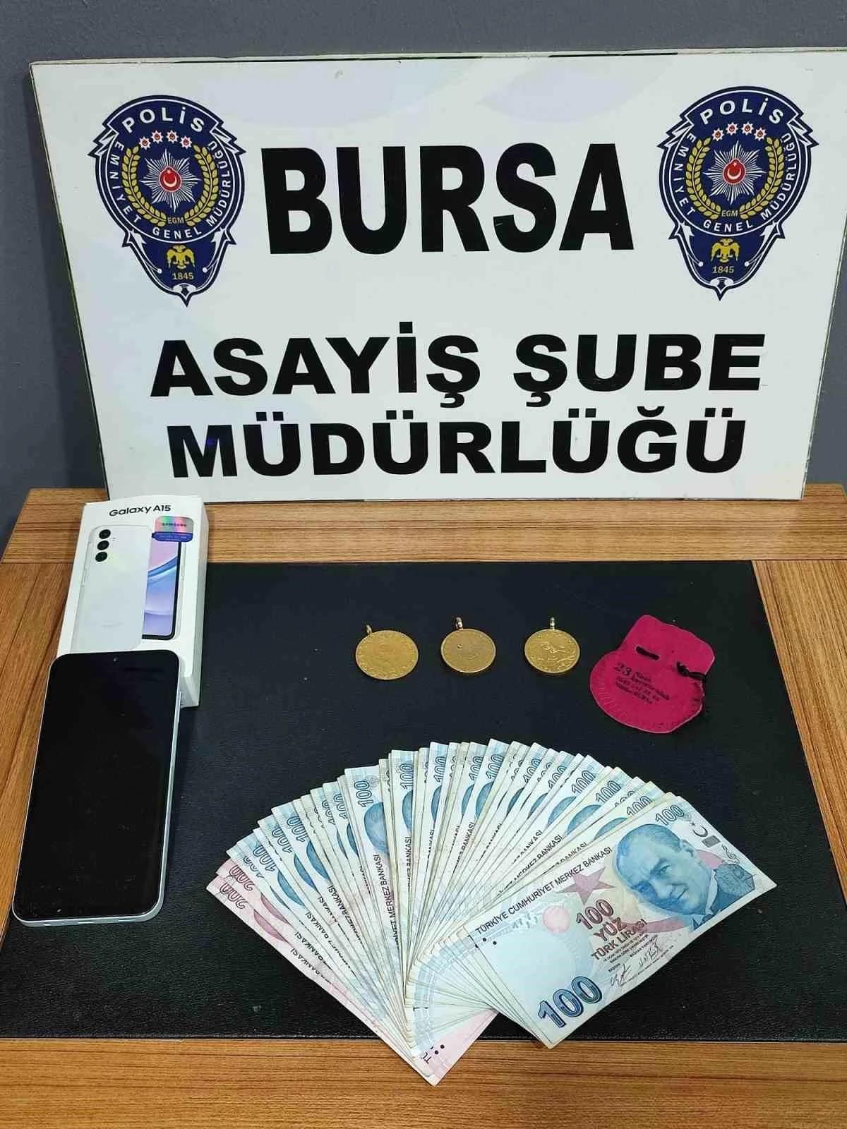 Bursa\'da Sahte Hakim ve Savcı Kılığına Girip Yaşlıları Dolandıran Şüpheli Yakalandı