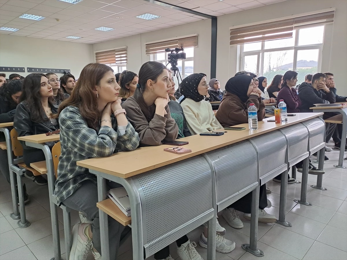 Sakarya\'da üniversite öğrencilerine afet farkındalığı eğitimi düzenlendi