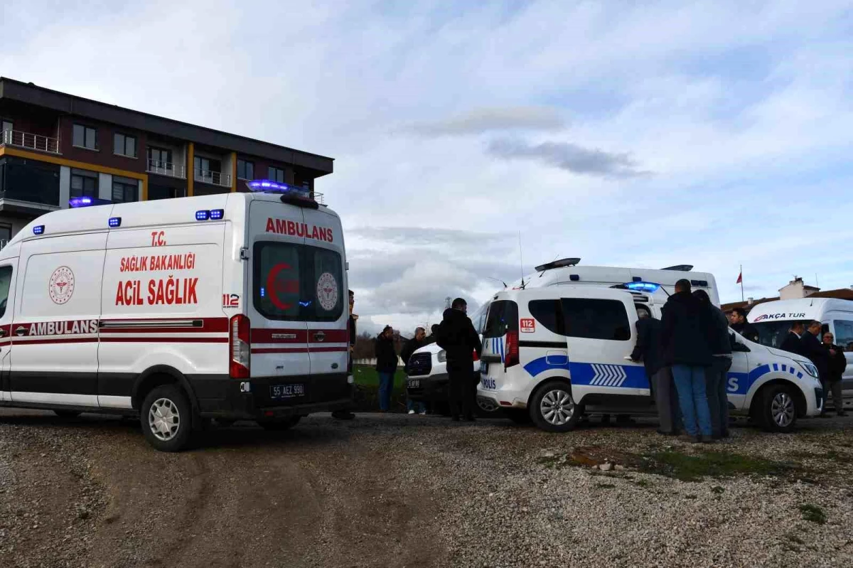 Samsun\'da öğrenci servisi devrildi, 19 öğrenci yaralandı