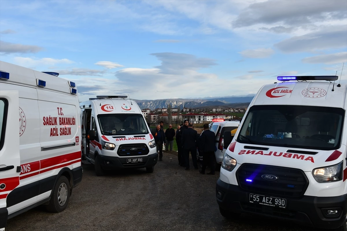 Samsun\'da öğrenci servisi devrildi: Sürücü ile 19 öğrenci hafif yaralandı