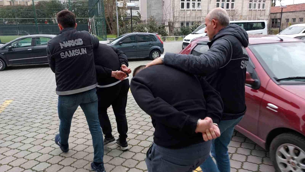 Samsun\'da uyuşturucu ticaretinden gözaltına alınan 2 kişi tutuklandı
