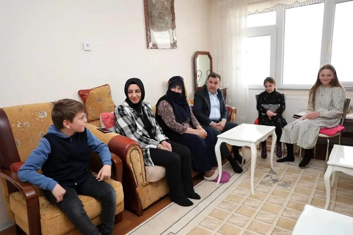 Bayburt Valisi Mustafa Eldivan, şehit ailesini ziyaret etti