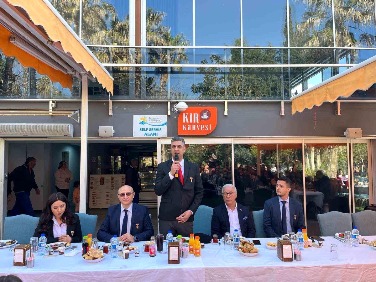 Antalya\'da Şehit ve Gazi Aileleriyle Tanışma Kahvaltısı Düzenlendi