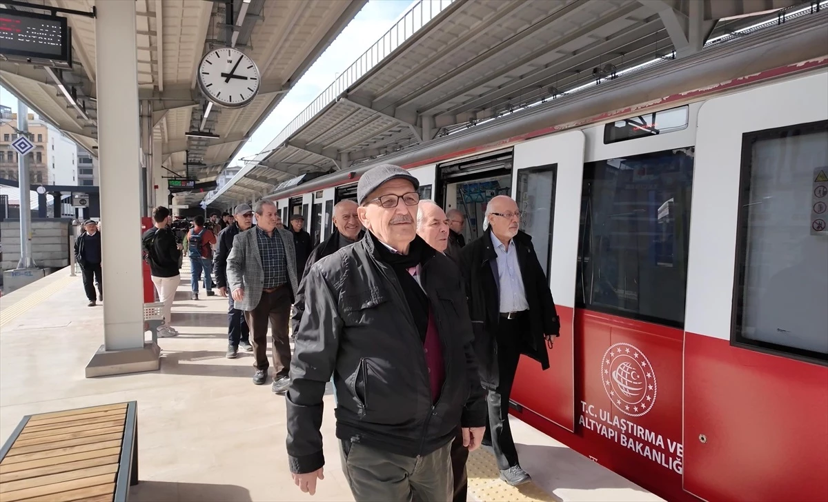 Sirkeci-Kazlıçeşme Raylı Sistem Hattı İstanbullular Tarafından Yoğun İlgi Gördü