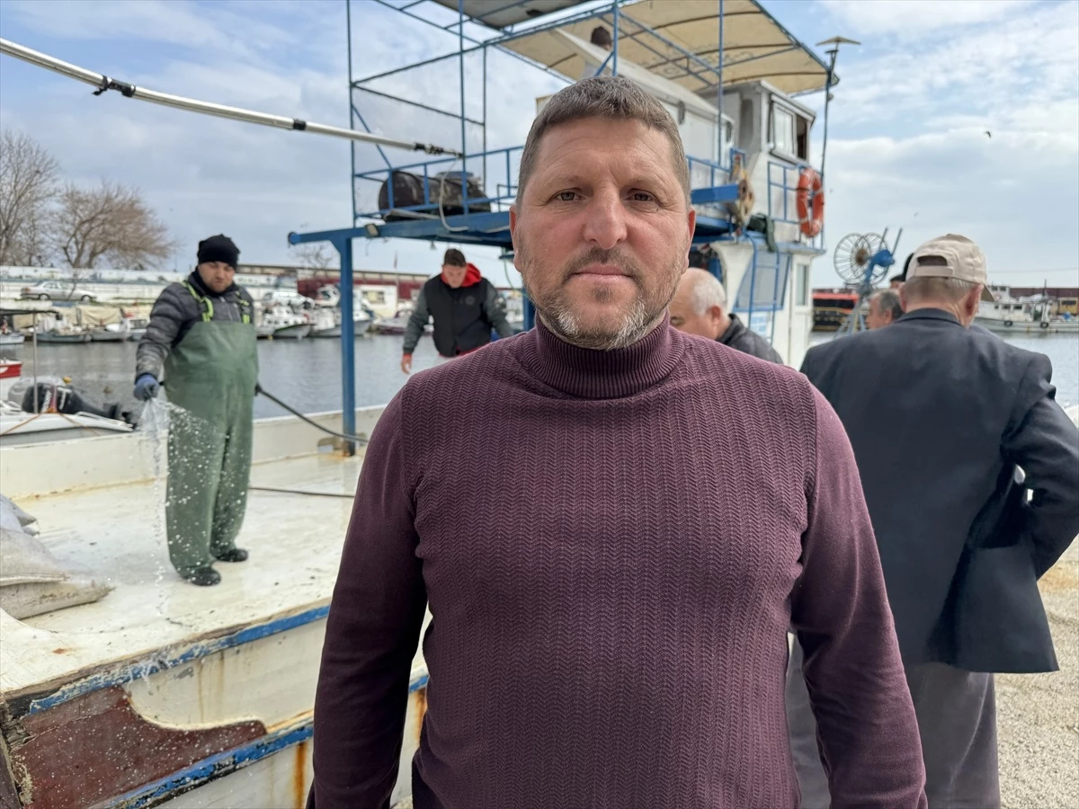 Tekirdağ\'da Sis Nedeniyle Avlanamayan Balıkçılar Marmara Denizi\'ne Açıldı