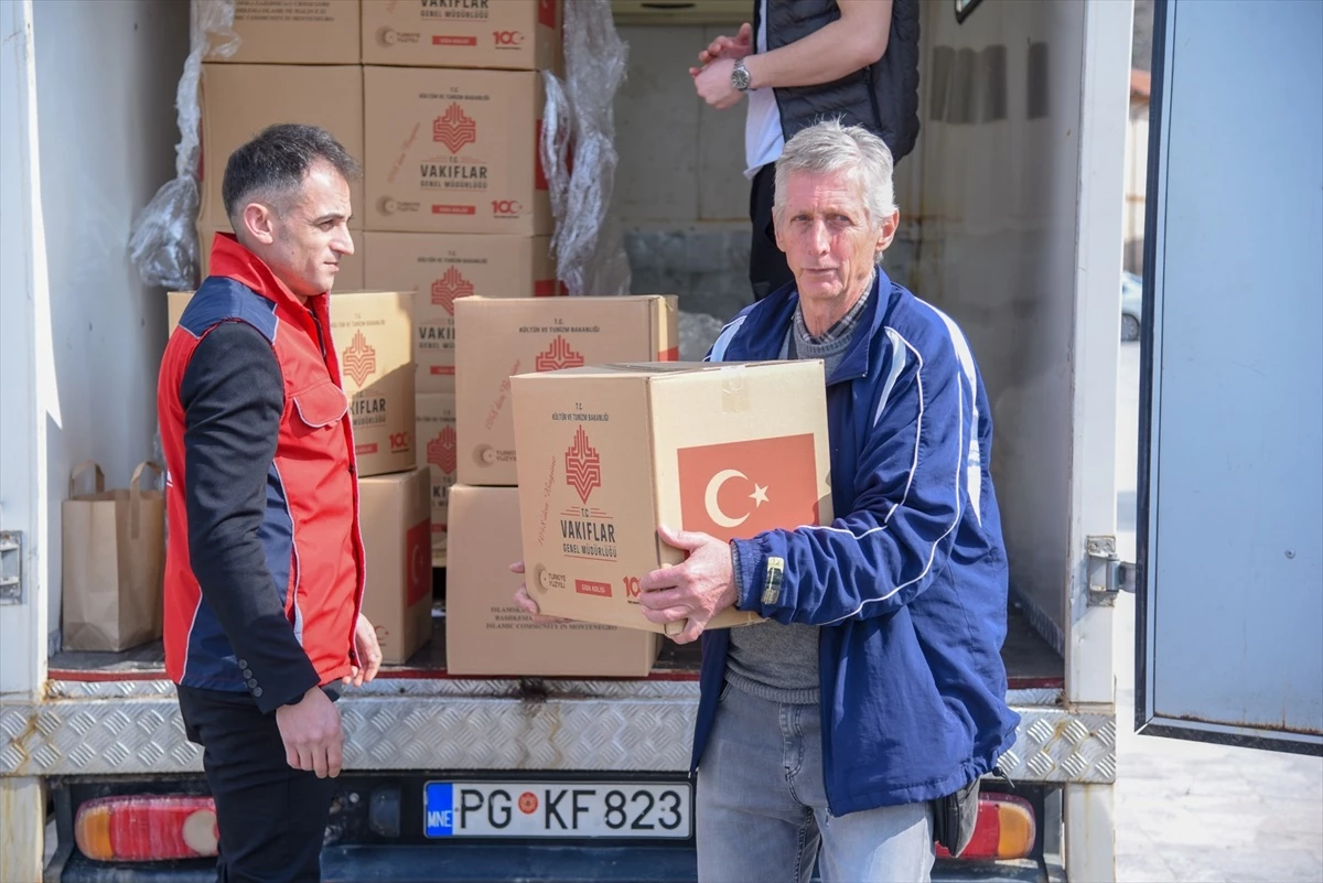 Türkiye, Karadağ\'a Ramazan Yardımı Gönderdi