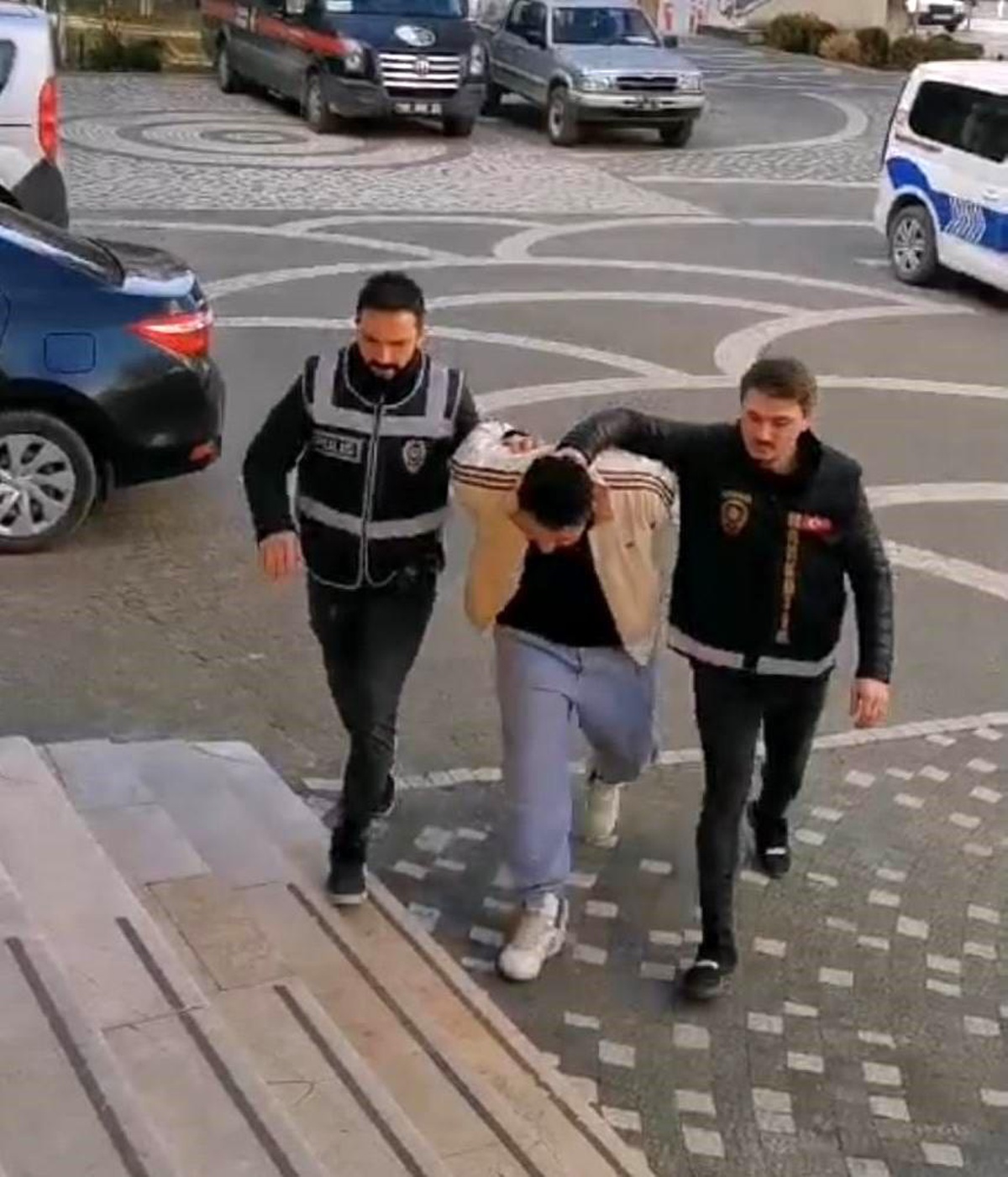 Akşehir\'de yolcu otobüsünde uyuşturucuyla yakalanan şüpheli tutuklandı